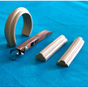 
  OUTIL EXTRUDEUSE A MAIN - FORME A TROIS PARTIES ARRONDIES - R11 - Extrudeuses à main d'argile - Cigale et Fourmi