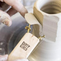 
  OUTIL 2 EN 1 - CANNELURE FIL DROIT ET EBAUCHOIR - Fils à découper et de décors Dirty Girls Pottery Tools - Cigale et Fourmi