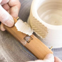 
  OUTIL DE CANNELURE FIL ONDULE - Fils à découper et de décors Dirty Girls Pottery Tools - Cigale et Fourmi