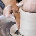 
  EBAUCHOIR BOIS 2 ANGLES 45X45X60 - Ébauchoirs Dirty Girls Pottery Tools - Cigale et Fourmi