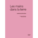 
  LES MAINS DANS LA TERRE. La poterie chez Marion Graux - Livres sur le travail de la terre - Cigale et Fourmi