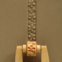 MINI ROULEAU A POIGNEE 1 CM - DEBOSSED FLOWER PATTERN