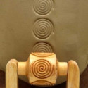 
  ROULEAU A POIGNEE 3 CM - SPIRAL - Tampons & rouleaux - Cigale et Fourmi
