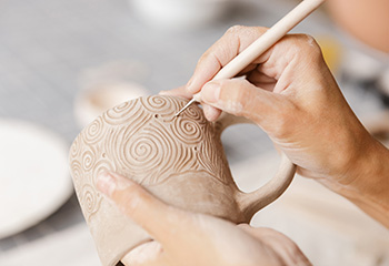 Decoration ceramique & poterie - technique céramique - Cigale et Fourmi
