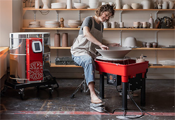 Utiliser un tour de potier : guide tournage poterie - Cigale et Fourmi